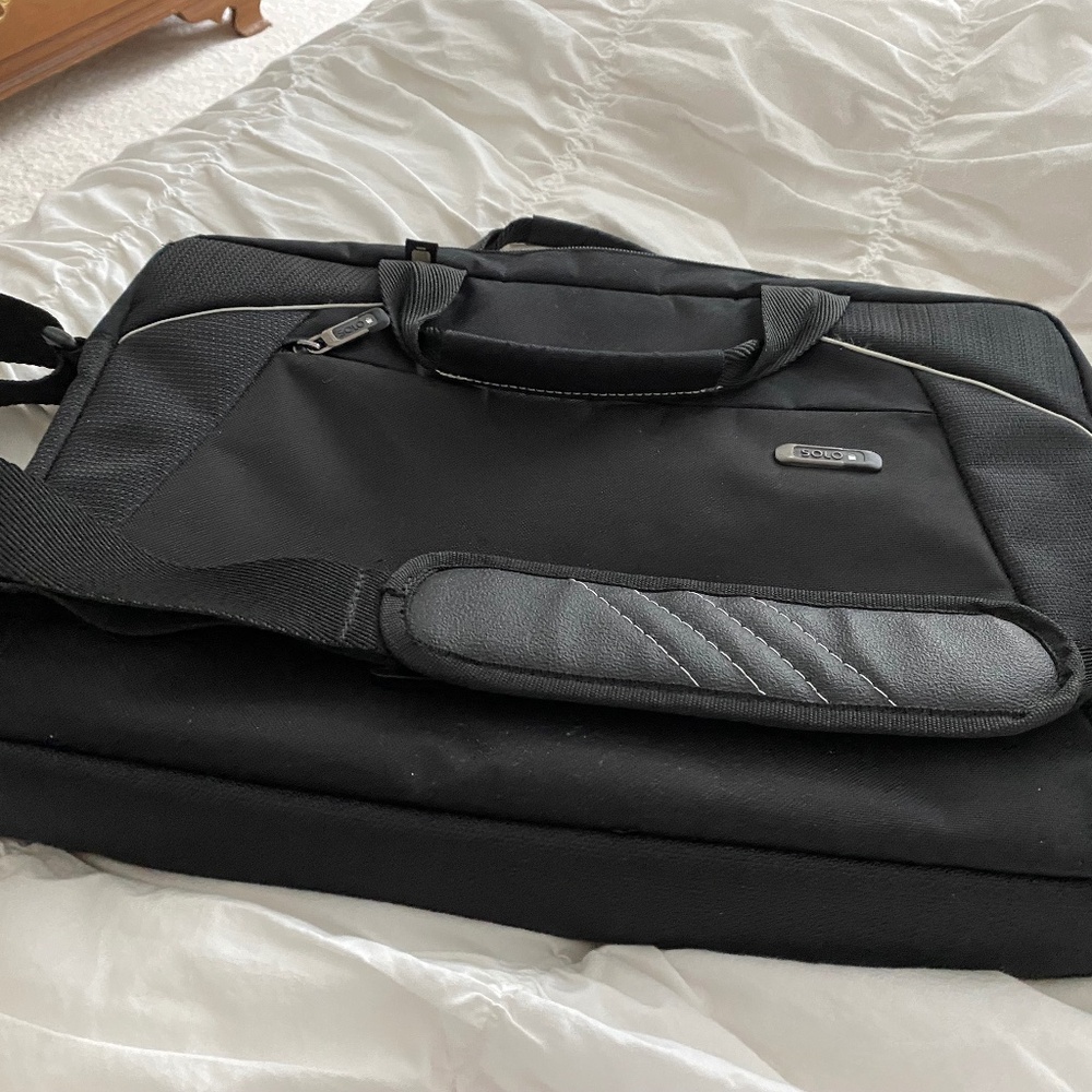 Solo Laptop Carrying Case